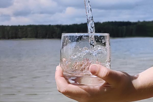 LifeStraw Personal Water Filter — Compact Protection for Emergencies, Camping, and Global Travel